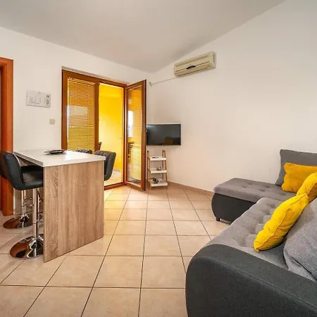 Ana 2 Apartment Baška